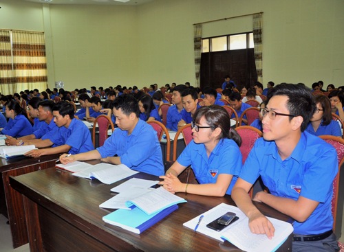 Các học viên lắng nghe Giảng viên truyền đạt nội dung chuyên đề của Hội nghị tập huấn